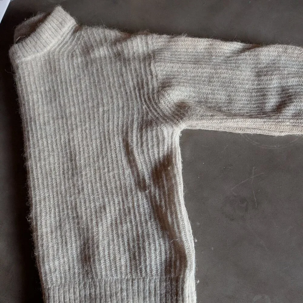Everlane | The Cocoon Alpaca Crew | Almond | Small - Picture 13 of 16